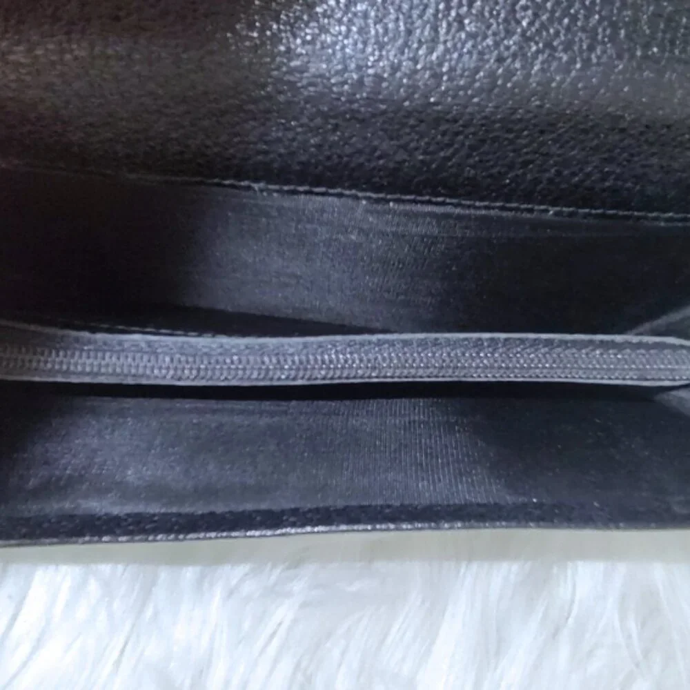 Gucci sleek timeless